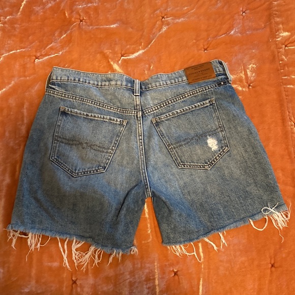 Lucky brand light blue denim size 2/26. The boyfriend short. - Picture 2 of 6